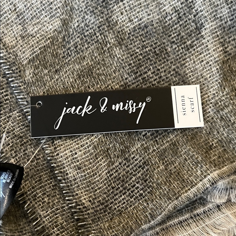 Gray Camouflage Shawl - Picture 2 of 3